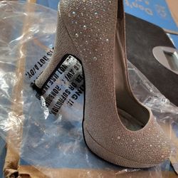 Quepid Heels Size 7