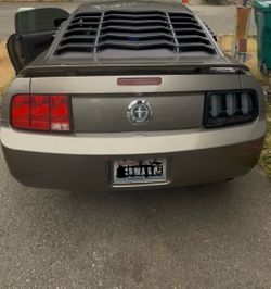 05-09 Ford Mustang louver