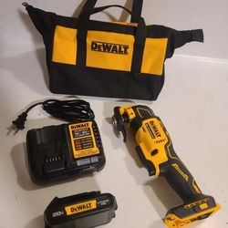 $140 PRICE IS FIRM/PRECIO FIRME 
DEWALT 20V Cordless Brushless Oscillating Multi Tool with (1) 20V 1.5Ah Battery, Charger and Soft bag.