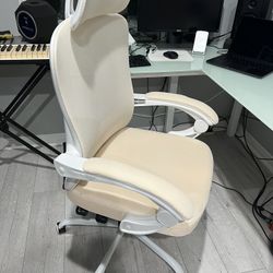 Office Chair - Creme, Ergonomic
