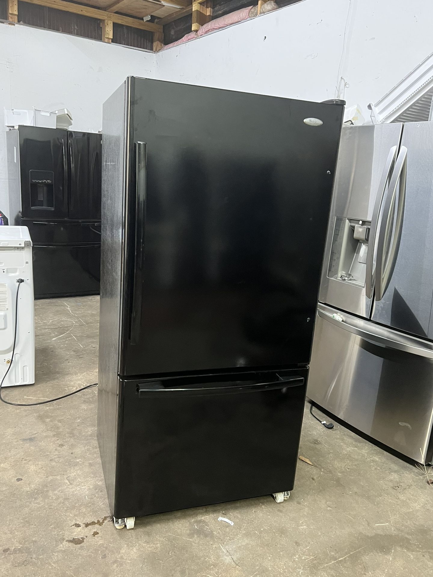 Whirlpool 33 inch W” bottom freezer black refrigerator/ nevera negra
