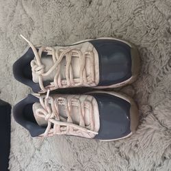 Jordan 11s midnight navy size 6.5
