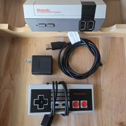 Nintendo NES CLV-001 Mini Console w/ Controller, Power Cable & Case *Tested*