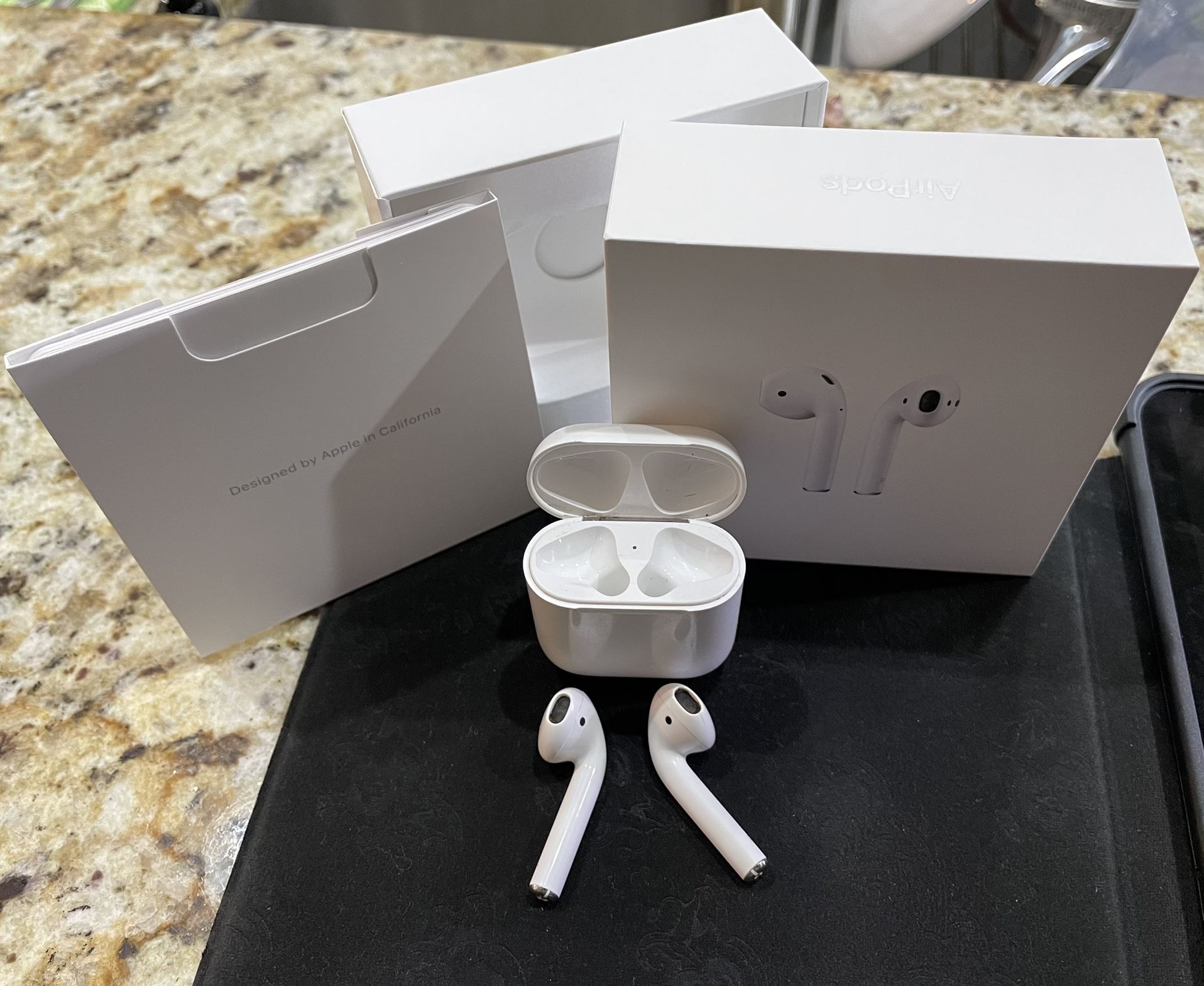 Apple AirPods Gen 1