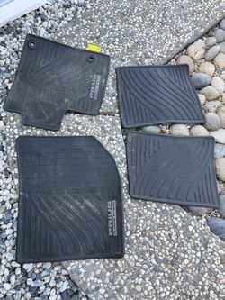2013 Toyota Prius plug-in  floor mats
