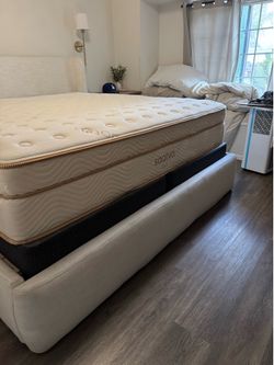 Brand new BOX SPRING - King