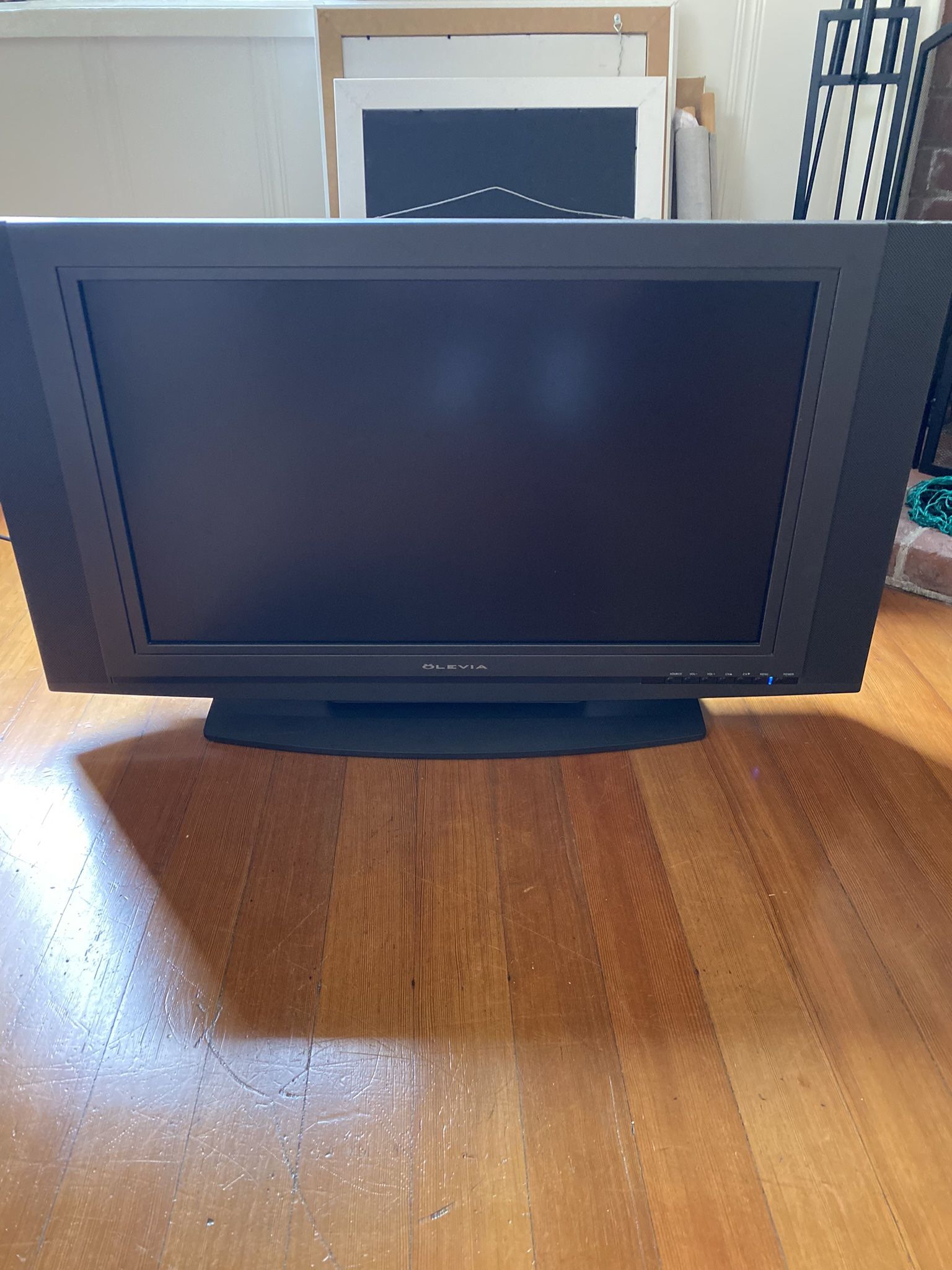 Olevia TV With Braces For Wall Mount