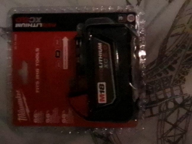 Milwaukee M18 Fuel Red Lithium 18 V Battery 5.0