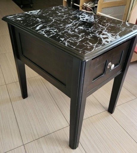 (1) End/Side Table or Night Stand