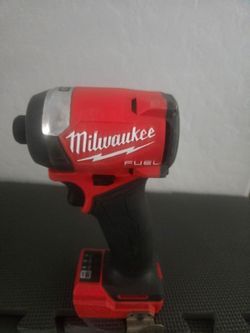 Milwaukee M18 1/4 impact driver