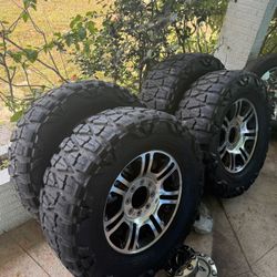 37/13.50/r20 Mud Grapplers 8x170 Platinum Wheels 