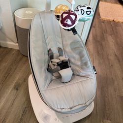 4moms MamaRoo With 5 Point Harness 