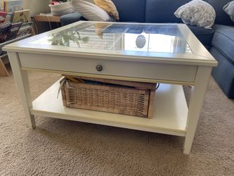 Coffe Table With Glass Top