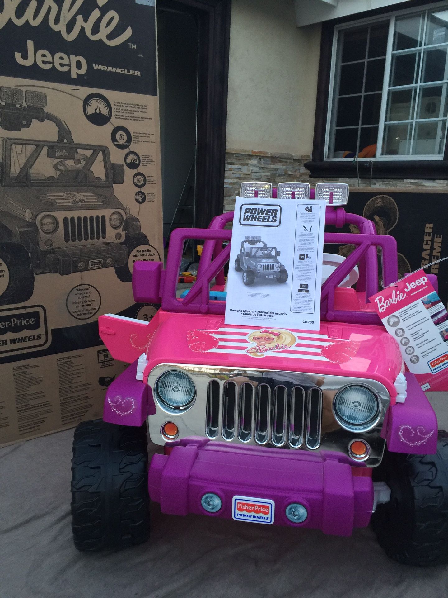 BRAND NEW Deluxe Barbie Jeep Wrangler 12volt electric kids ride on cars power wheels