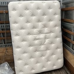 Queen Mattress And Box Spring 