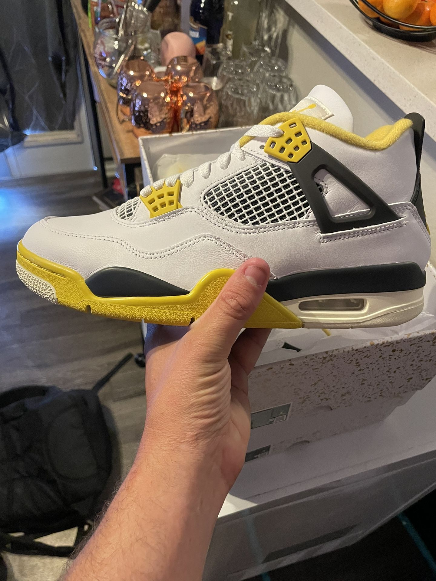 Jordan 4 Vivid Sulfur 
