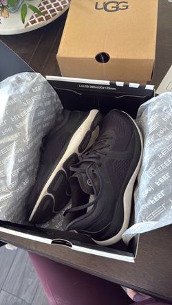 Used size 9 Lulu black blissfeel tennis shoes