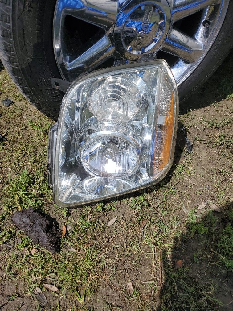 Headlamp 2011 Yukon Denali Drivers Side