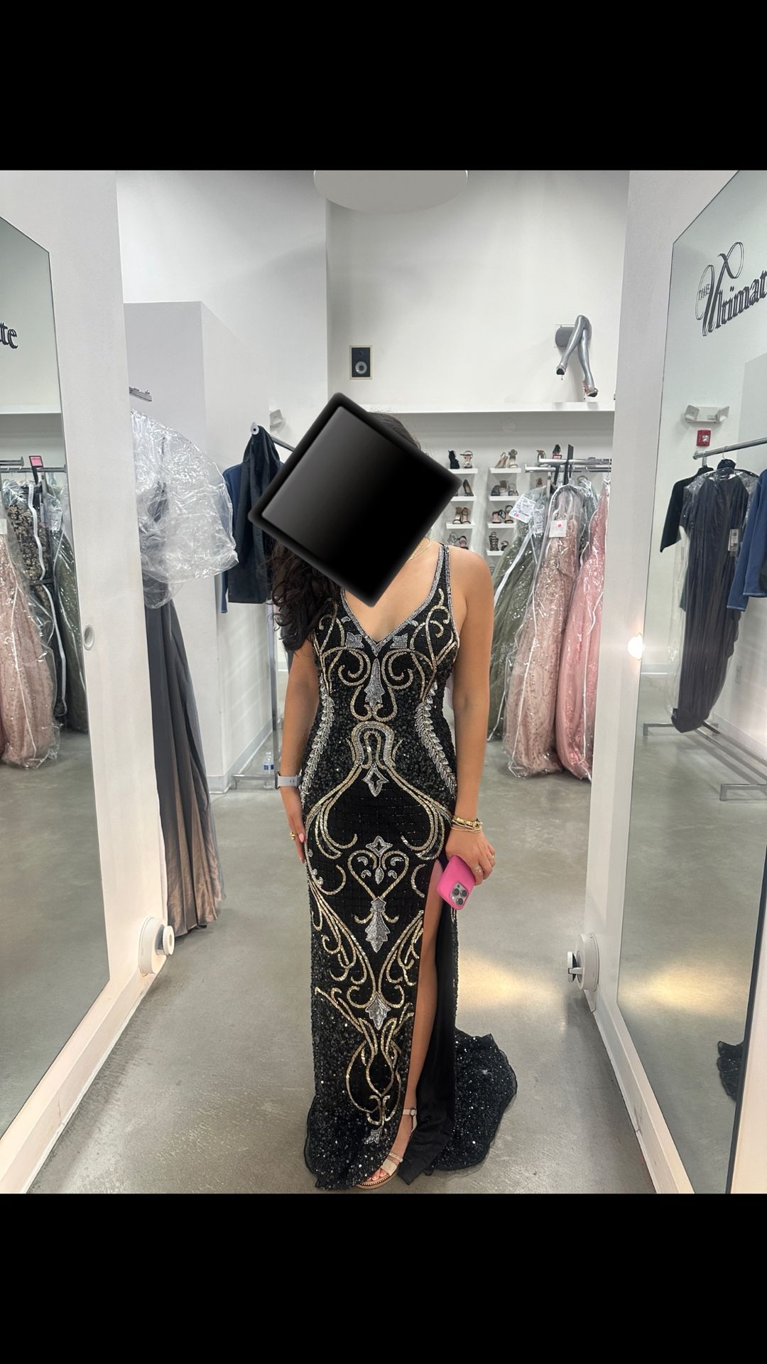 ✨Elegant Black & Gold Sequin Prom Dress - Size 6✨