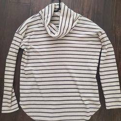 Loft brand Women's Turtleneck Sweater - Size M
