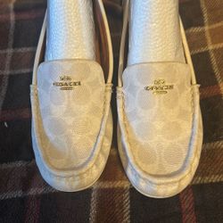 Coach Shoes Beige Size 38.5 . In good Condition $25.00.