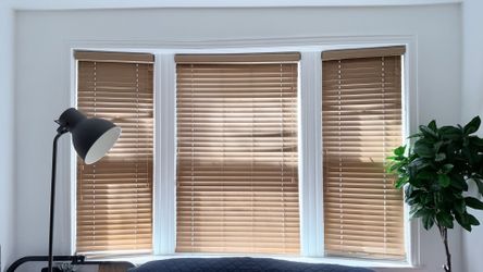 4 blinds wooden.