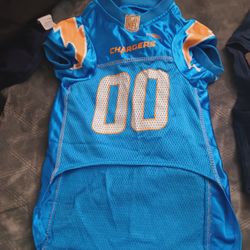 DOG OUTFIT  CHARGERS