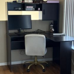 Desk With Chair