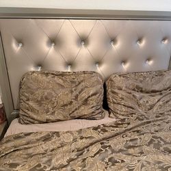 Queen bed set
