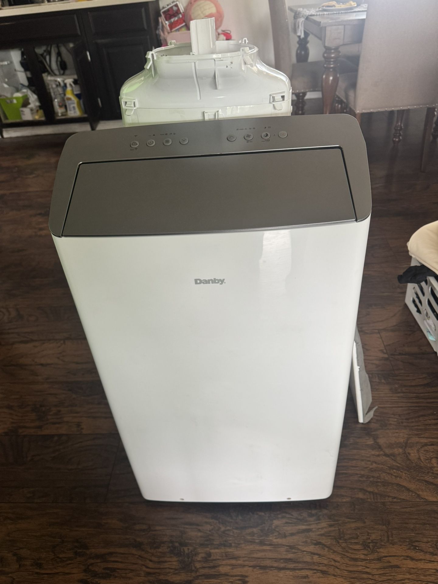 12,000 BTU PORTABLE AC UNIT COOLS UP TO 500 SQ FT