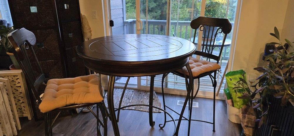 Bistro Table with 2 Bar Stools