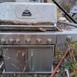 Charm Glow Stratus 5 Gas Grill - As Is