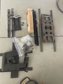 Set of TV mounts