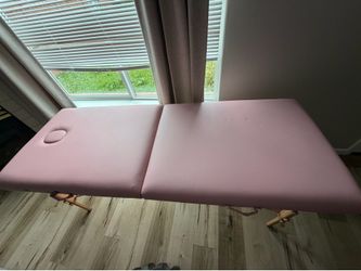 Foldable massage table