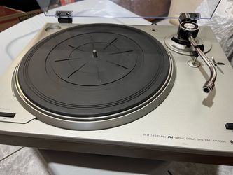 SANYO MODEL TP 1005 AUTOMATIC SERVO TURNTABLE GOOD CONDITION