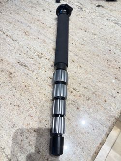 FLM CM 30-M5, 5-Section Carbon Fiber Monopo