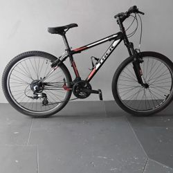 BICYCLE TREK 21 SPEED SIZE 26 BRAND NEW 