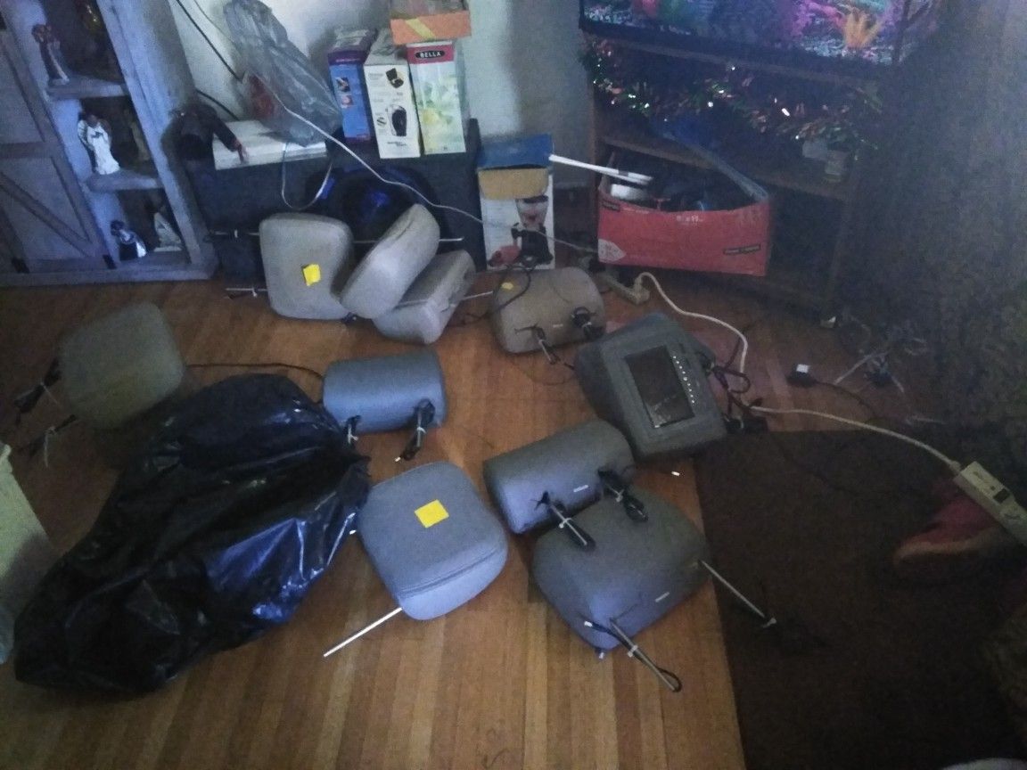 Tv/dvd head rest