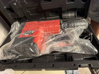 Milwaukee Demolition Hammer with Case