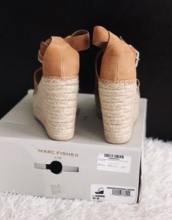New MARC FISHER Annie Suede Perforated Espadrille Platform Wedges Womens Shoes Size 10M for Sale in Conroe TX OfferUp
