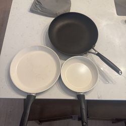 Frying Pans (2 Green Pans, 1 Calphalon)