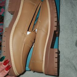 Women Toms Work Shoes Size 10 Light Brown