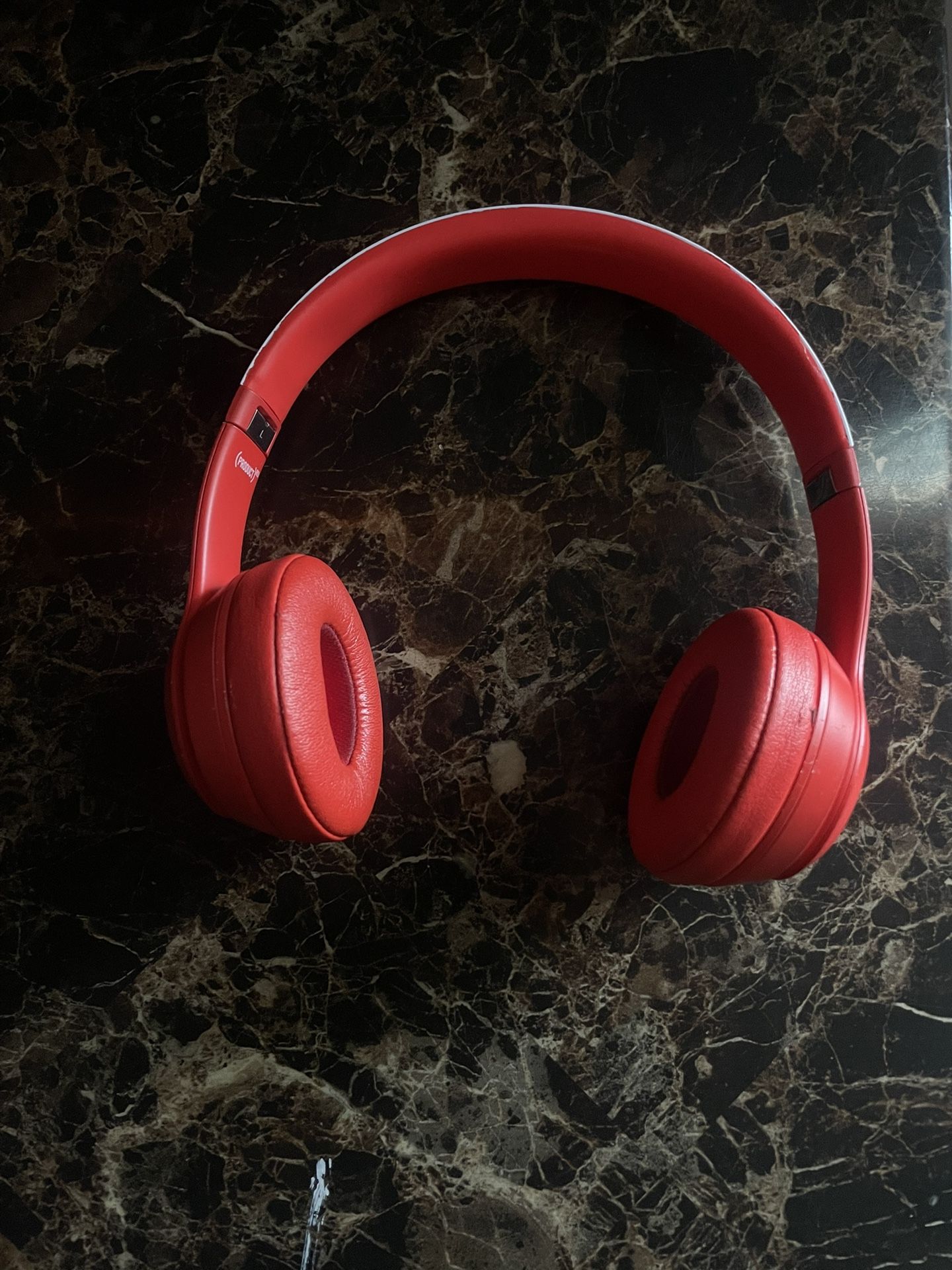 RED SOLO BEATS 3s
