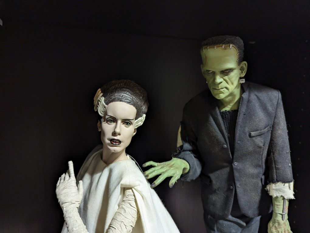 Sideshow Collectibles Universal Monsters Frankenstein monster Bride Of Frankenstein Premium Format Statue 