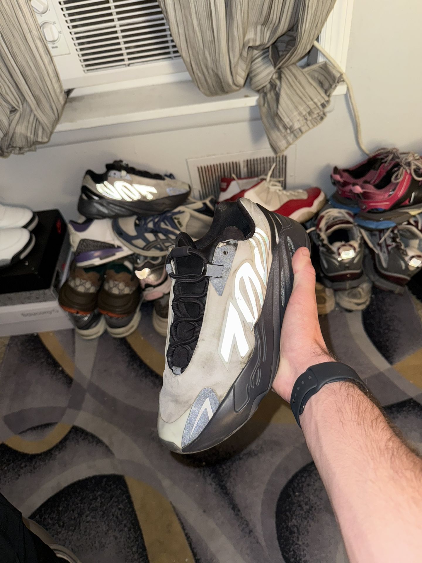 YEEZY 700 MNVM
