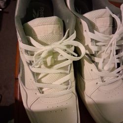 9.5 Reebok Shoes