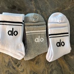 3 Pairs Alo Yoga Unisex Throwback Sock Bundle Grey And White
