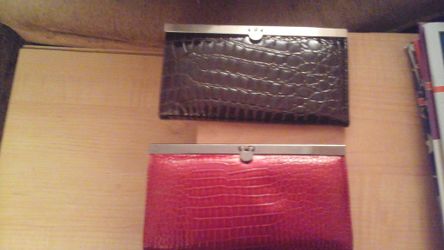 2 women's wallet.