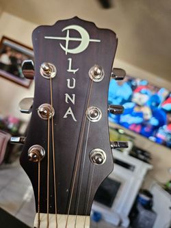 Luna Guitar