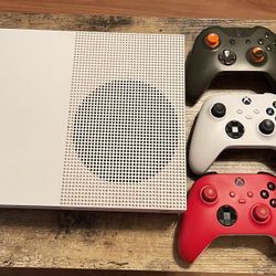 Xbox One S Console and Controllers 